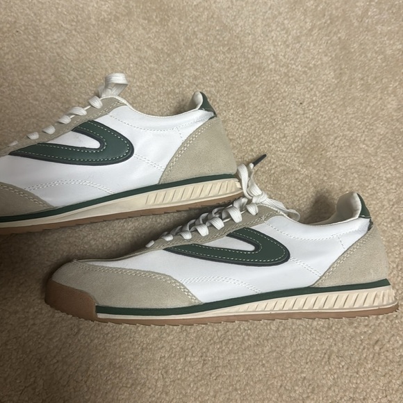 Tretorn White and Green Sneakers 7 1/2 worn once - Picture 5 of 7